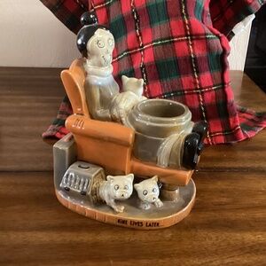 2017 Yankee Candle Boney Bunch “Nine lives later…” Statue